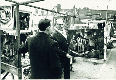 Hamersma selling his paintings at a market stall